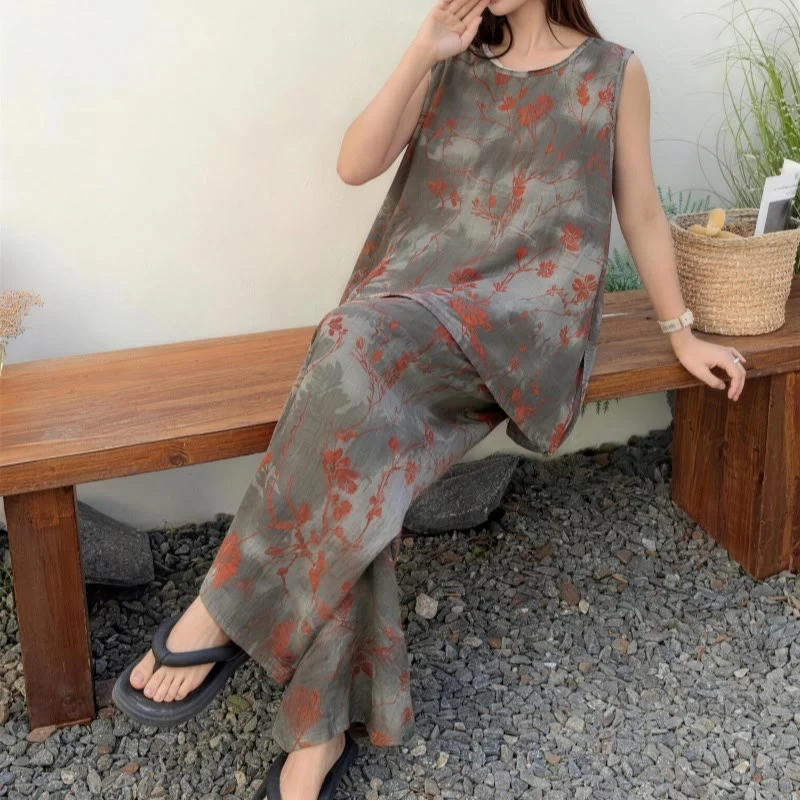 Pyjama-Set mit floralem Tanktop und Hose von Artistic Branch