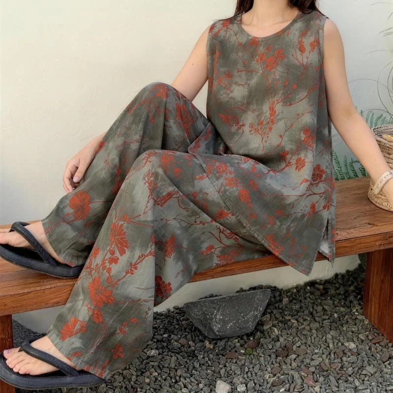 Pyjama-Set mit floralem Tanktop und Hose von Artistic Branch