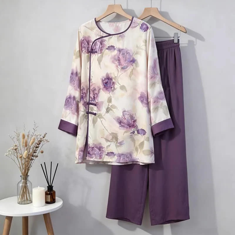 Aquarell-Pyjama-Set in Lila mit Blumenmuster im orientalischen Stil