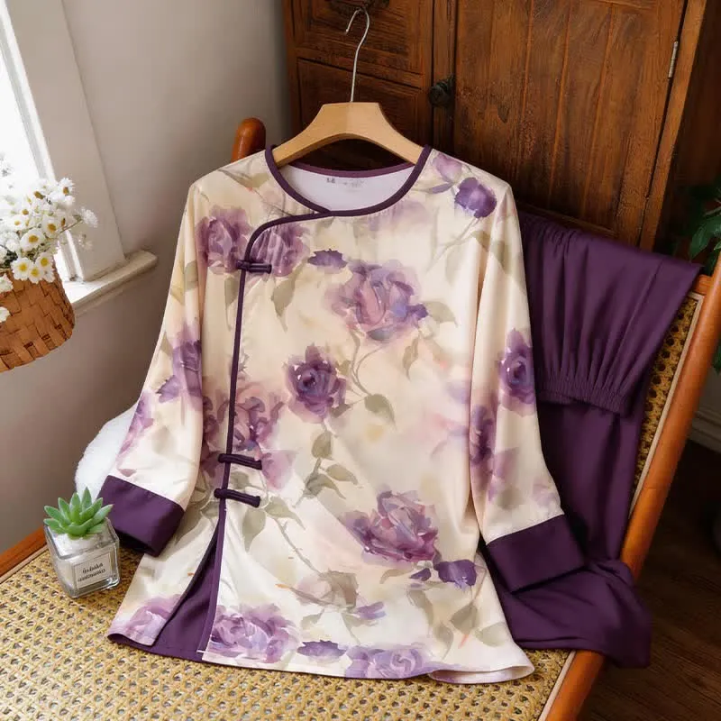 Aquarell-Pyjama-Set in Lila mit Blumenmuster im orientalischen Stil
