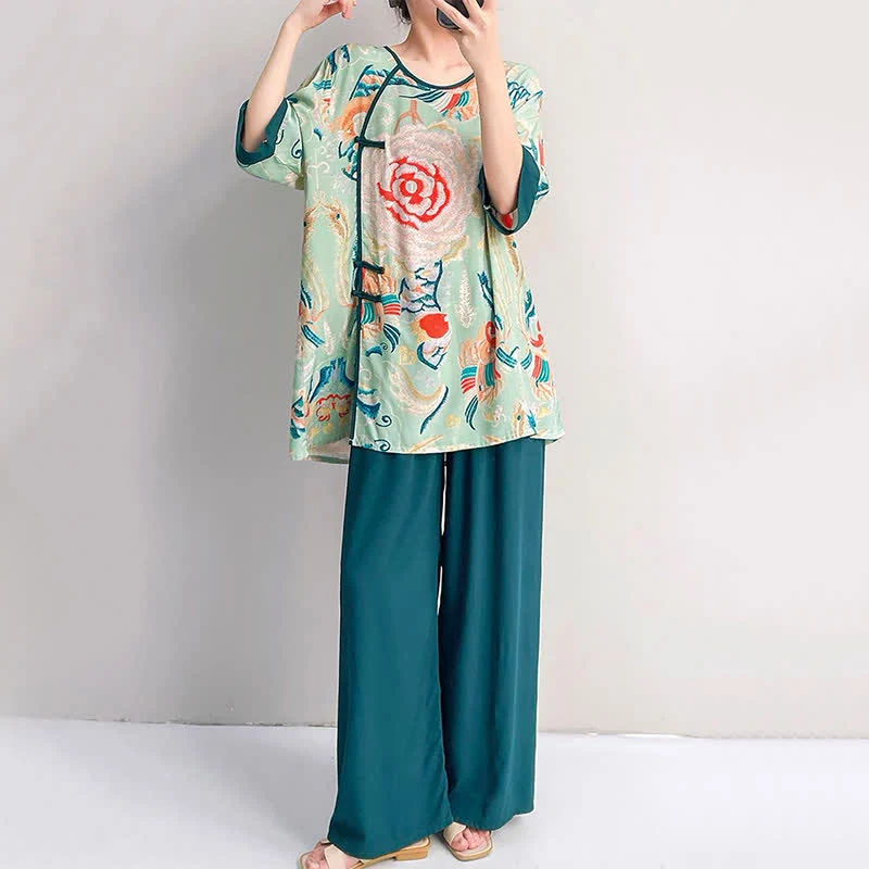 Loungewear-Set im Retro-Blumen-Stil mit orientalischem Flair