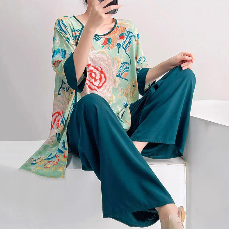 Loungewear-Set im Retro-Blumen-Stil mit orientalischem Flair