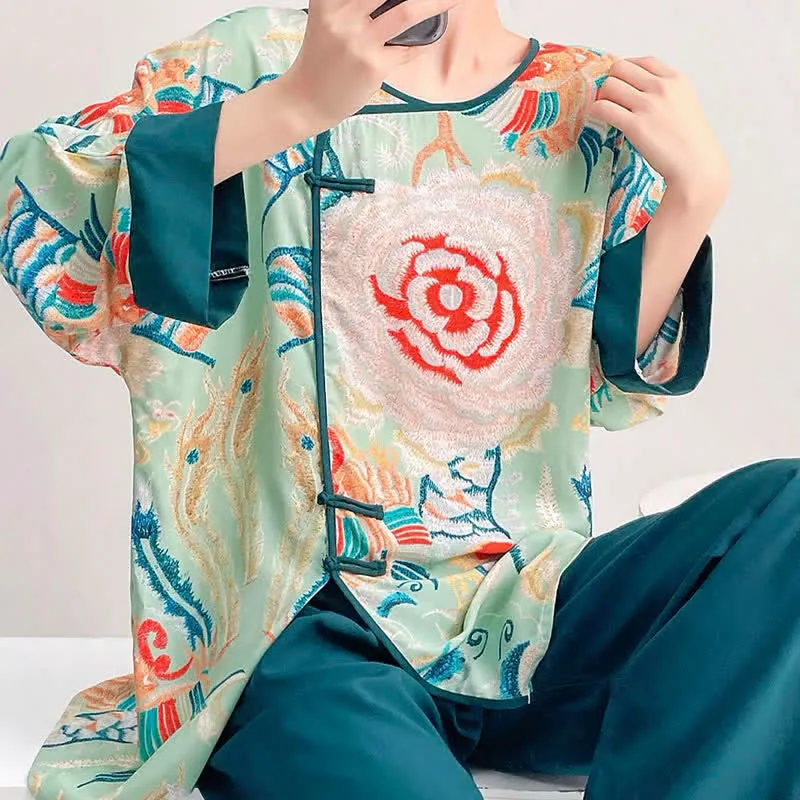 Loungewear-Set im Retro-Blumen-Stil mit orientalischem Flair