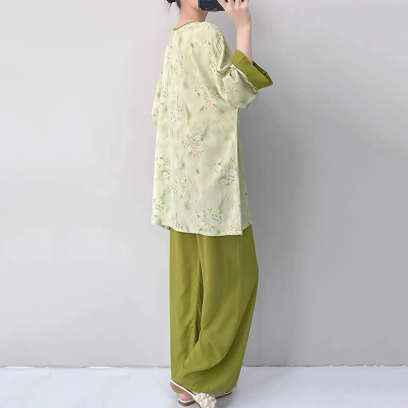 Pyjama-Set mit frischem Blumenmuster im orientalischen Stil