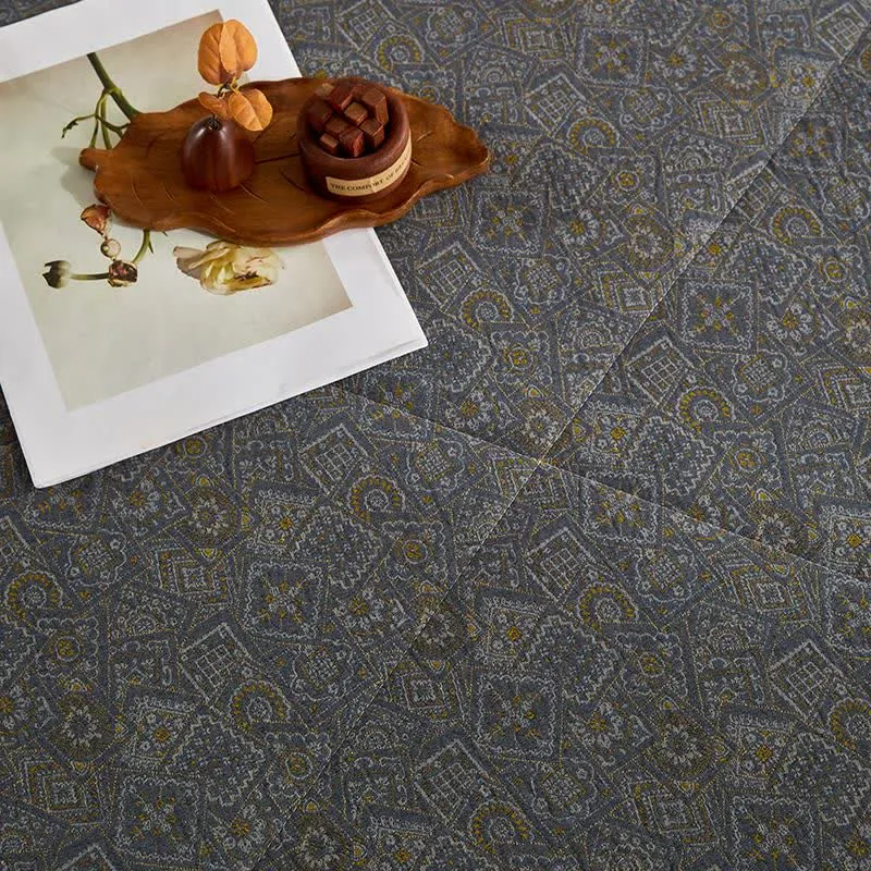 Baumwollgaze-Jacquard-Steppdecke mit dezentem Muster