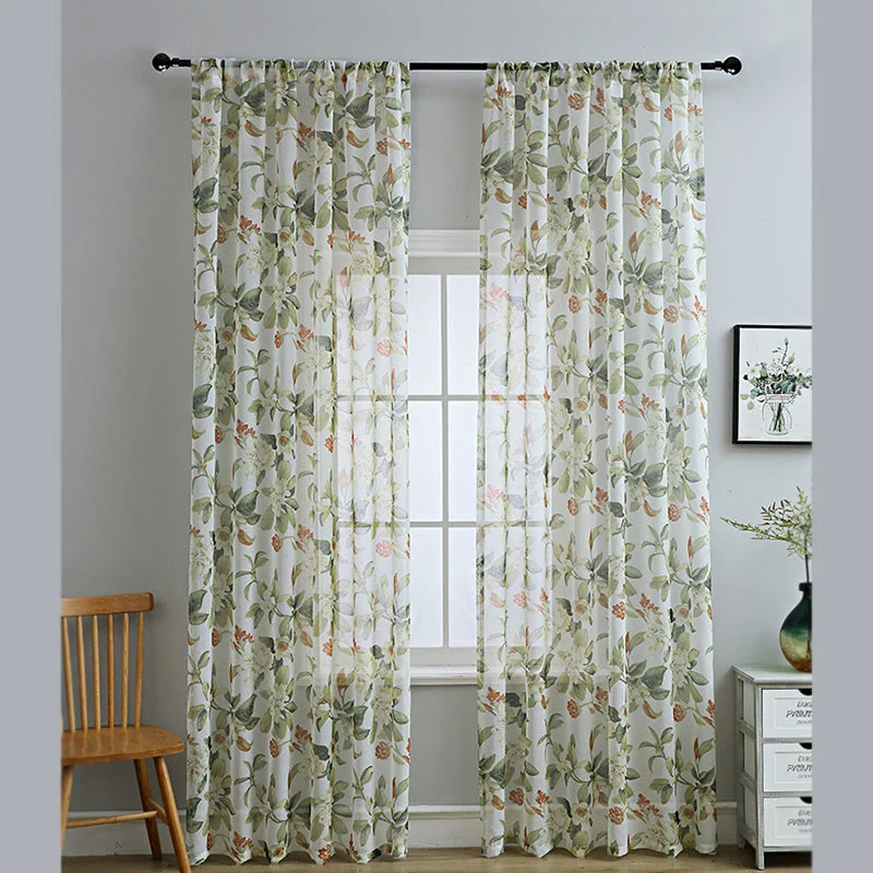 Frischer Vorhang aus Baumwoll-Leinen-Mischgewebe mit Blumenmuster und Stangentasche