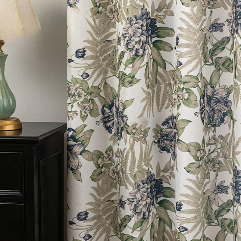 Vorhang im Landhausstil mit Blumen- und Blättermuster