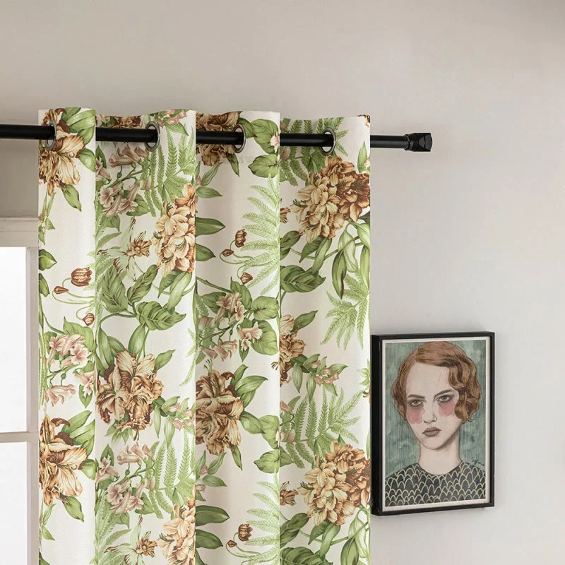 Vorhang im Landhausstil mit Blumen- und Blättermuster