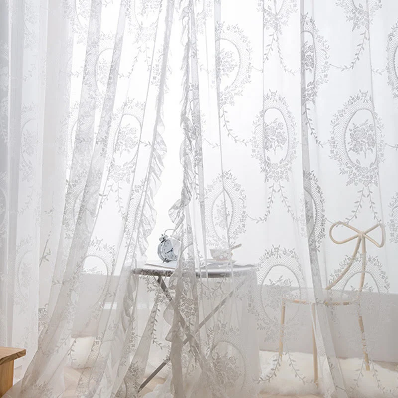 Transparenter Vorhang aus Landhausspitze mit Rüschenbesatz