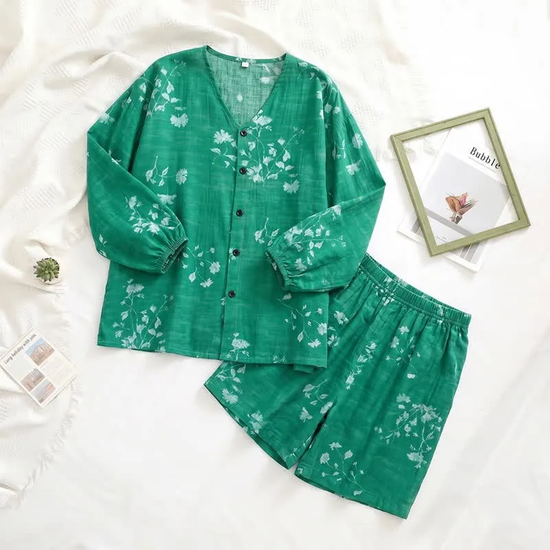 Damenpyjama mit botanischem Blumenmuster und Knopfleiste