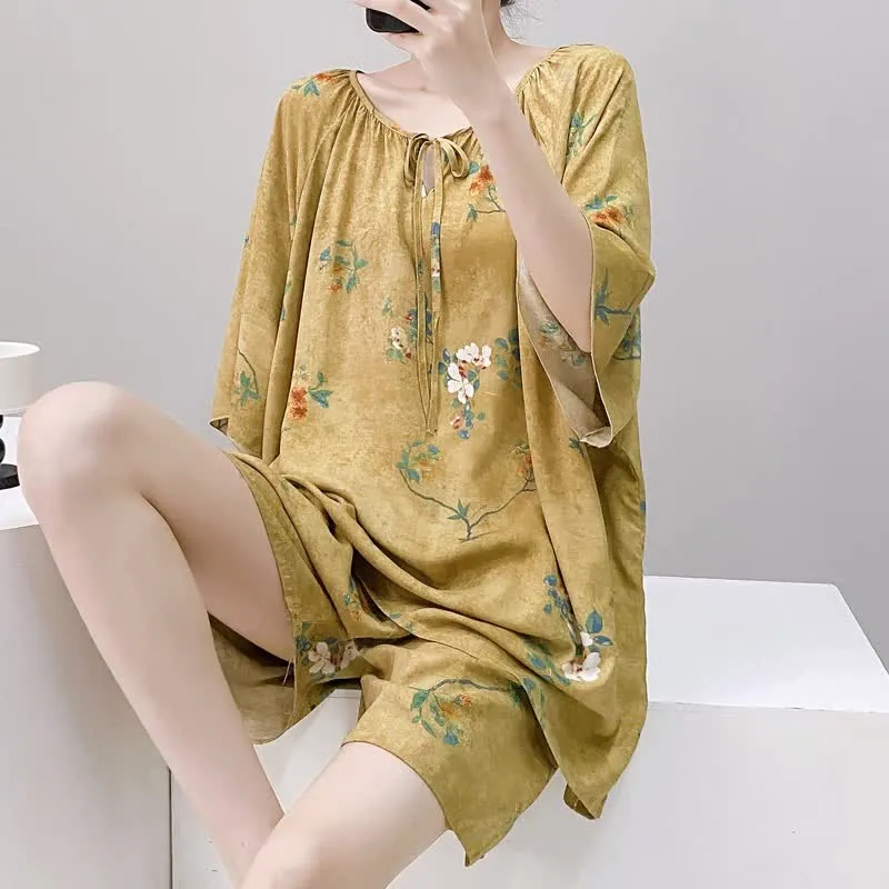 Vintage-Pyjama-Set mit botanischem Blumenmuster und Bindekragen