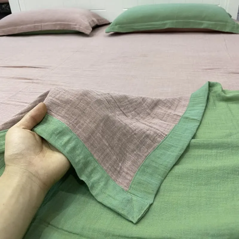 Tagesdecke aus Baumwolldoppelgaze mit dezentem Punktmuster