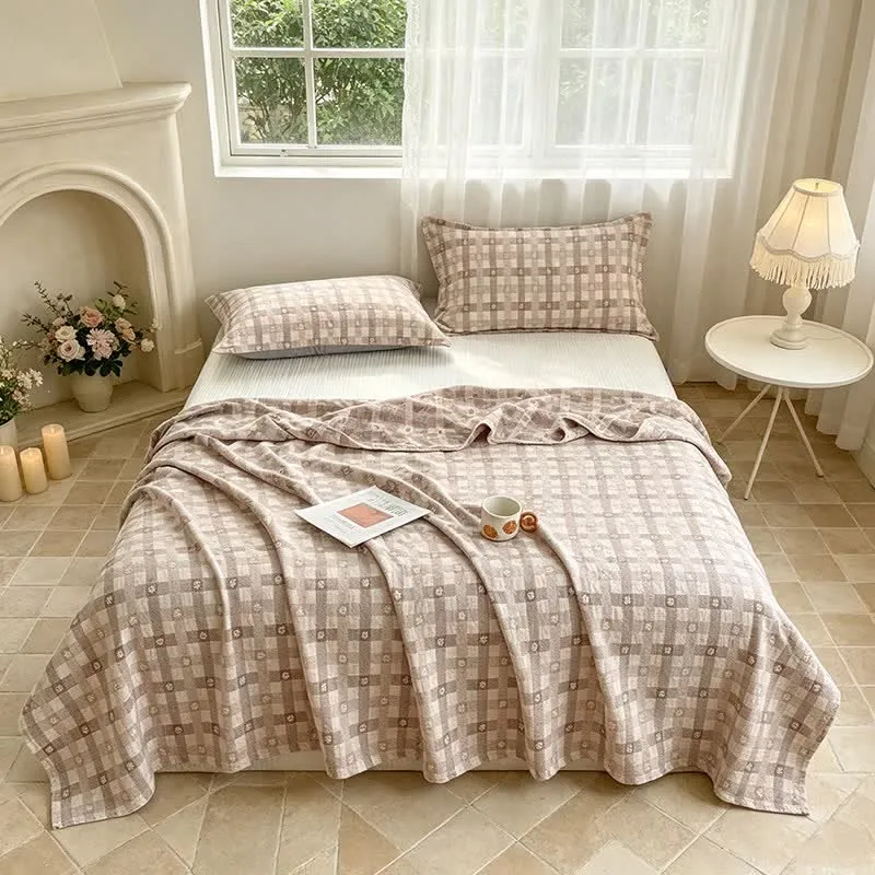 Baumwoll-Steppdecke mit Blumen- und Karomuster (Jacquard)