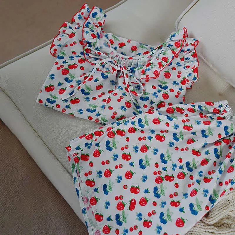 Damenpyjama aus Baumwollgaze mit Rüschen und Früchtemotiven