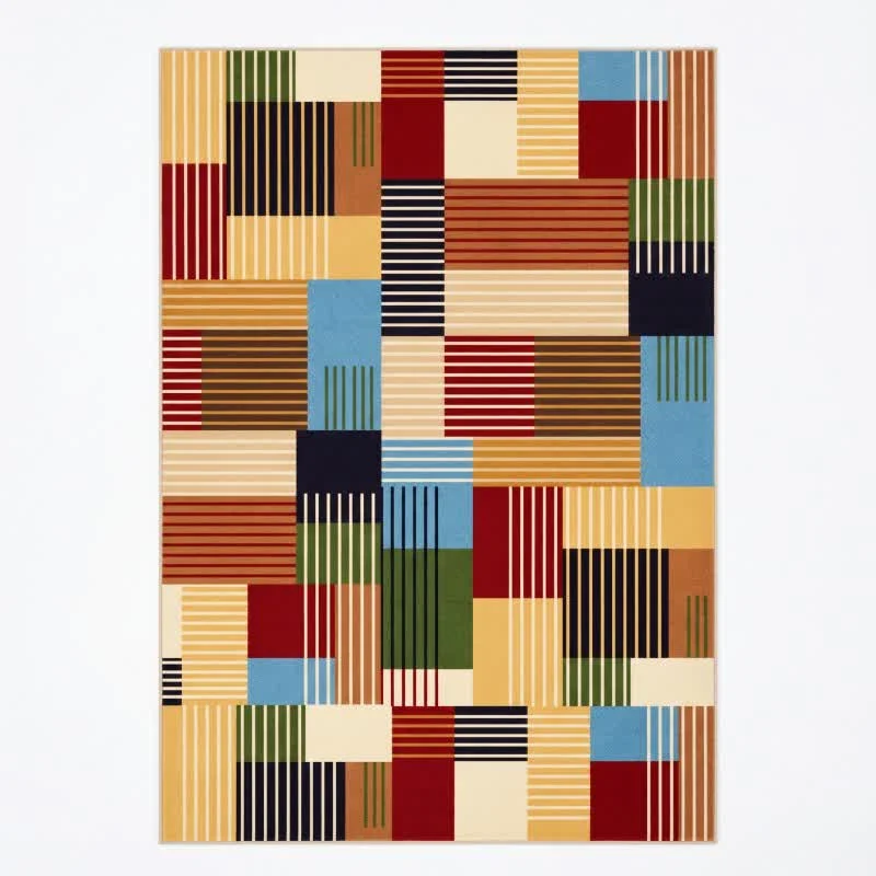 Gestreifter Patchwork-Teppich mit geometrischem Muster