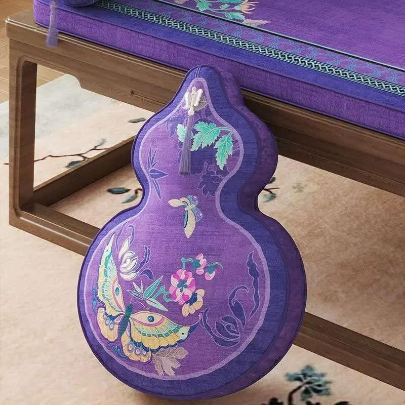 Dekoratives Kissen mit Schmetterlings- und Blumenmuster