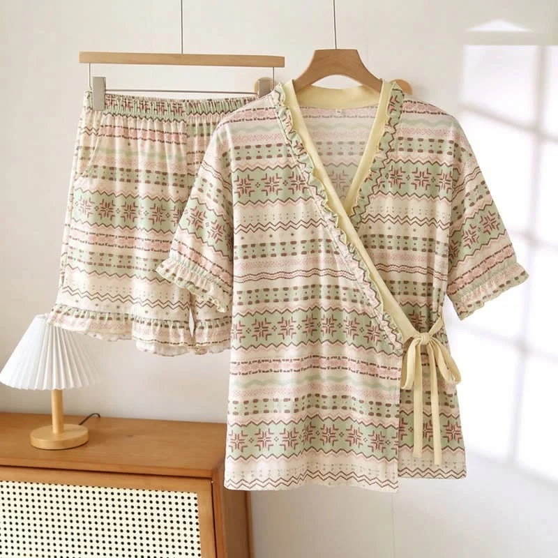 Pyjama-Set mit geometrischem Muster und Rüschenärmeln