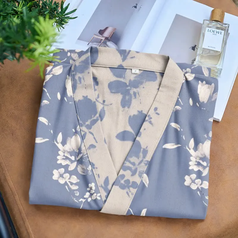 Eleganter Kimono-Bademantel aus doppellagigem Baumwollgewebe mit Blumenmuster