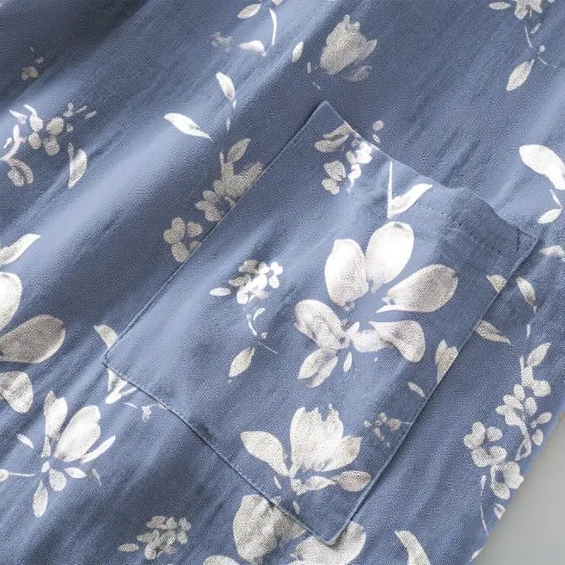 Eleganter Kimono-Bademantel aus doppellagigem Baumwollgewebe mit Blumenmuster