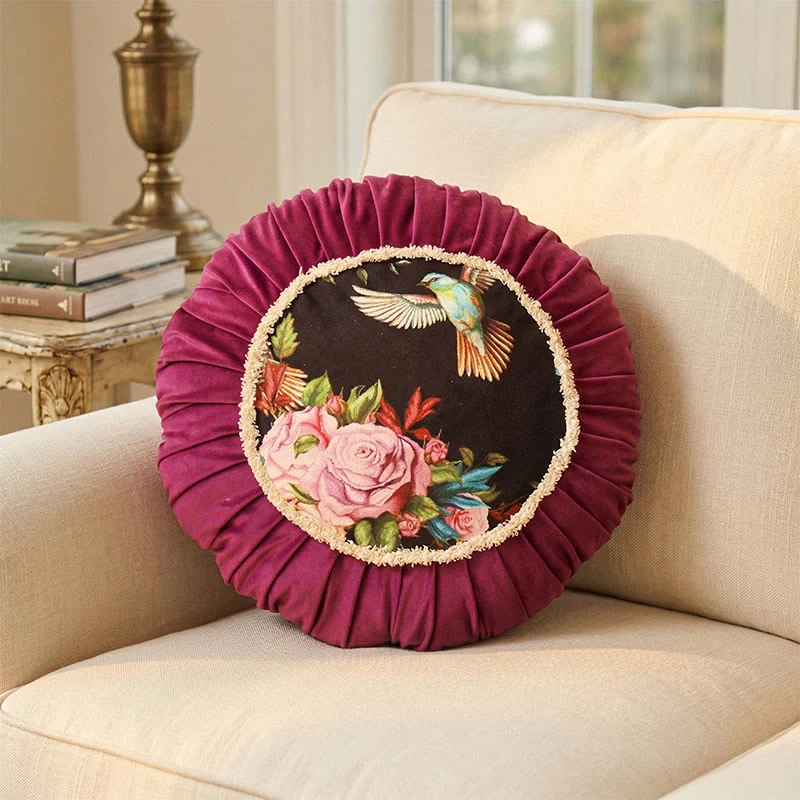 Rundes Dekokissen mit Vintage-Blumenmuster