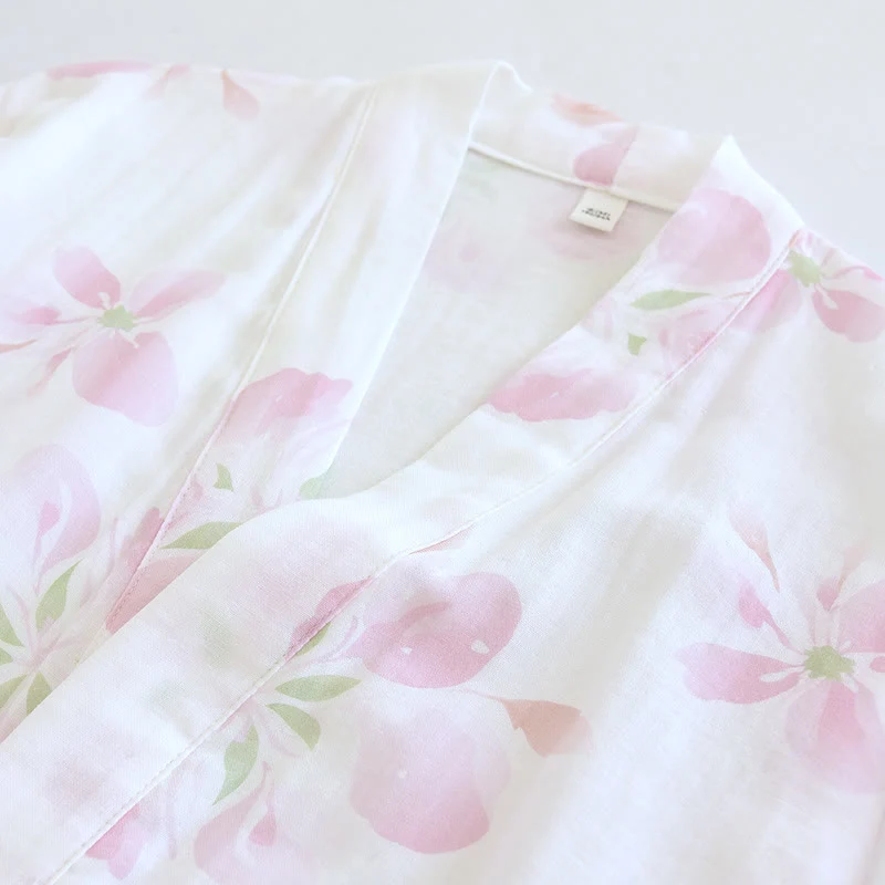 Kimono-Bademantel aus Baumwollgaze mit Kirschblütenmuster