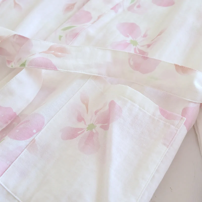 Kimono-Bademantel aus Baumwollgaze mit Kirschblütenmuster