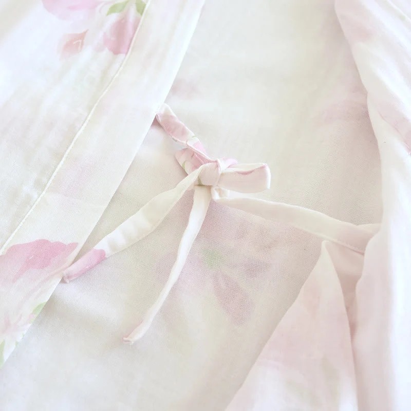 Kimono-Bademantel aus Baumwollgaze mit Kirschblütenmuster