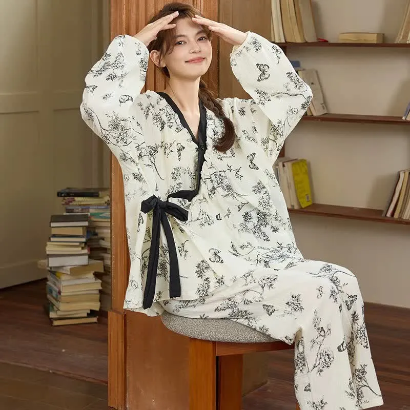 Loungewear-Set mit orientalischem Tintenmuster, floralem Schmetterlingsmotiv