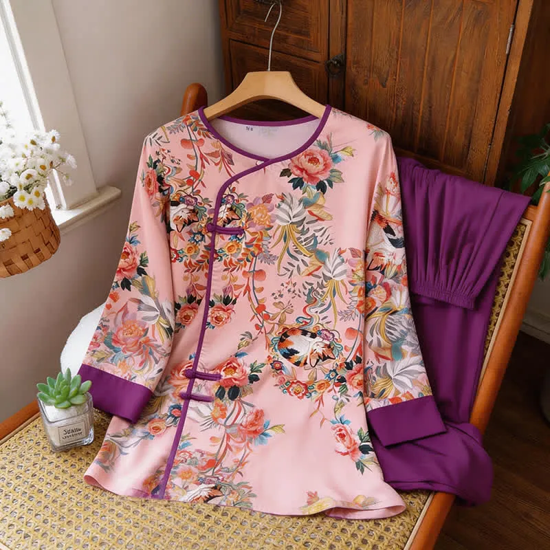Loungewear-Set mit Blumen- und Katzenmotiven im orientalischen Stil
