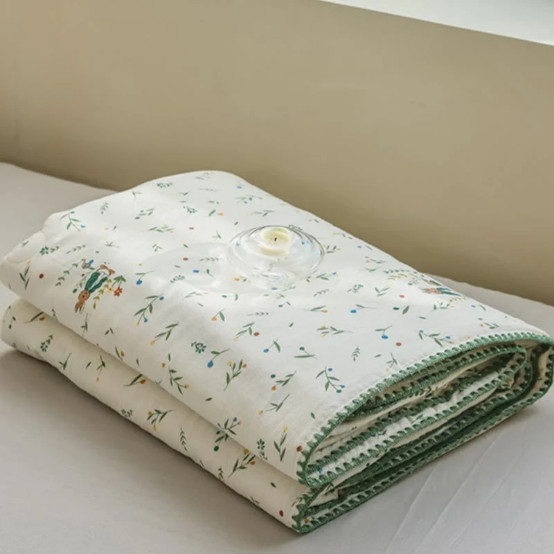 Bettwäsche aus Baumwollgaze mit botanischem Blatt- und Hasenmotiv