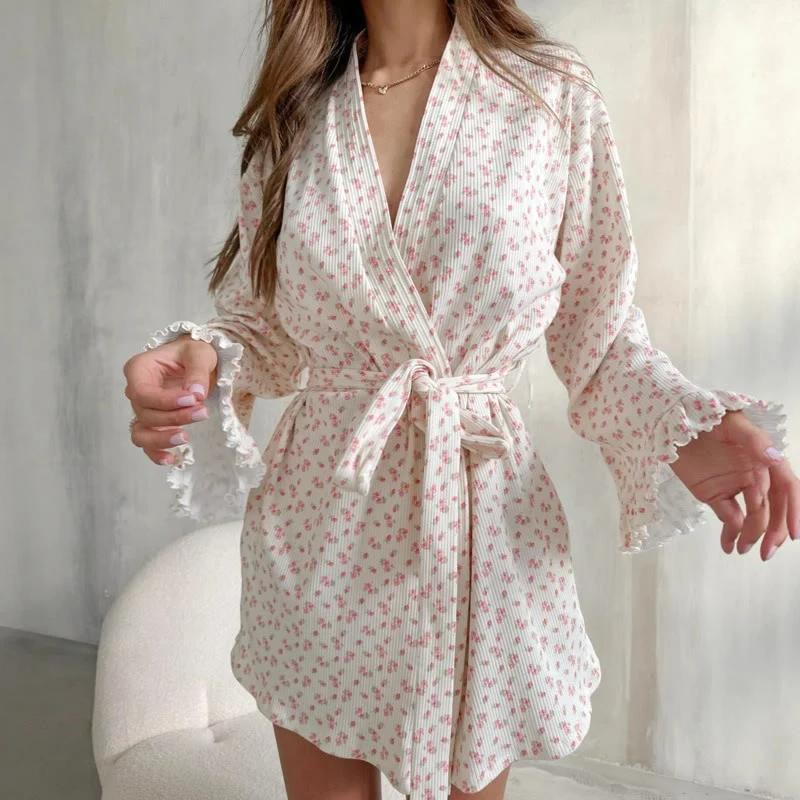 Pyjama-Bademantel aus Strick mit Blumenmuster und Rüschen