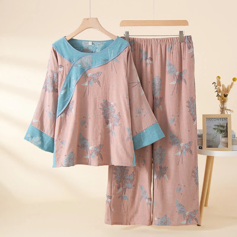 Rosa Pyjama-Set aus reiner Baumwolle mit botanischem Flair