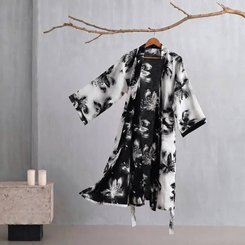 Kimono-Bademantel aus Bio-Baumwolle mit Aquarellblumenmuster