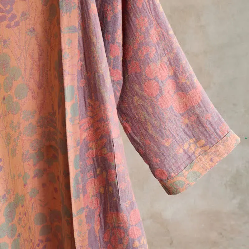 Künstlerisch gemusterter Kimono aus Baumwollgaze mit botanischem Muster