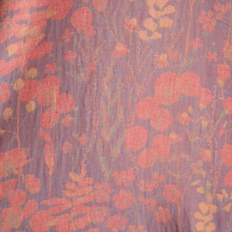 Künstlerisch gemusterter Kimono aus Baumwollgaze mit botanischem Muster