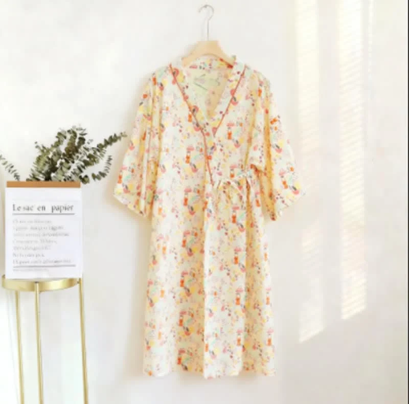 Niedliches Kimono-Nachthemd mit Hasen- und Mondmotiv
