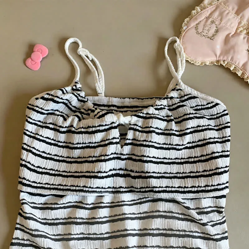 Pyjama-Set mit Schleife vorne, gestreiftem Trägertop und Shorts