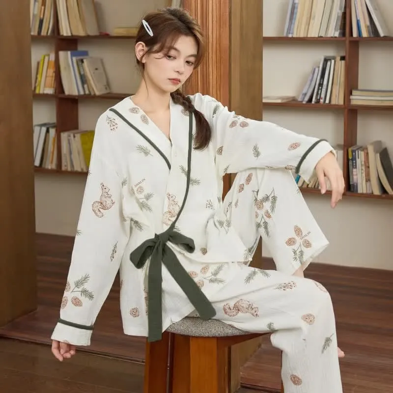 Loungewear-Set mit Waldhörnchen- und Eichelmotiv