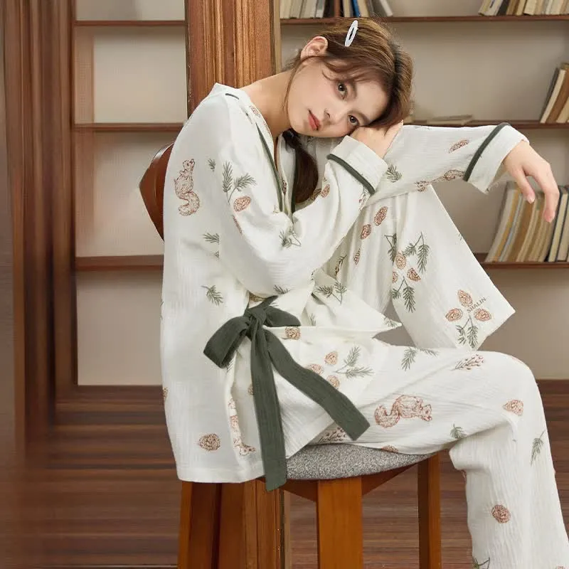 Loungewear-Set mit Waldhörnchen- und Eichelmotiv