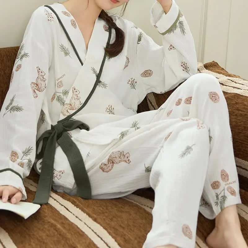 Loungewear-Set mit Waldhörnchen- und Eichelmotiv