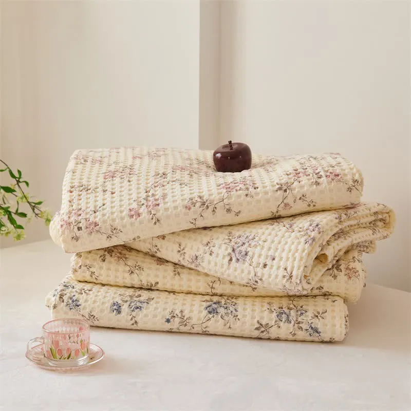 Steppdecke aus Baumwollgaze mit floralem Waffelmuster