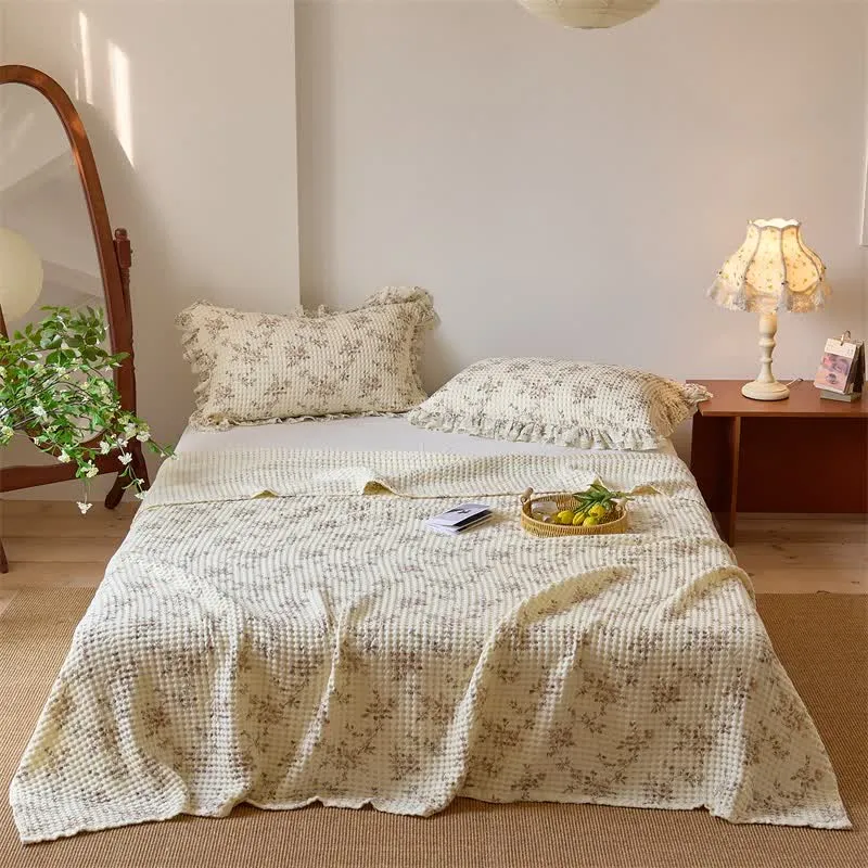Steppdecke aus Baumwollgaze mit floralem Waffelmuster