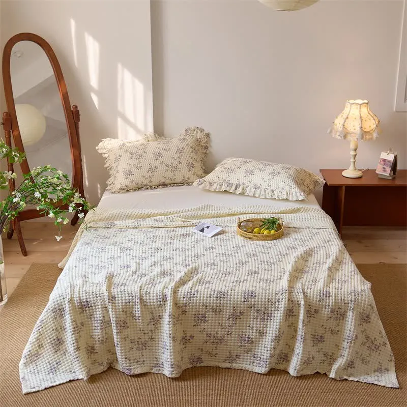Steppdecke aus Baumwollgaze mit floralem Waffelmuster