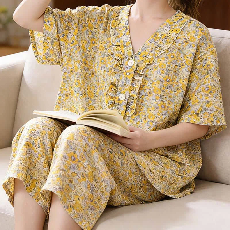 Gelbes Loungewear-Set aus Baumwolle mit Blumenmuster und Rüschen