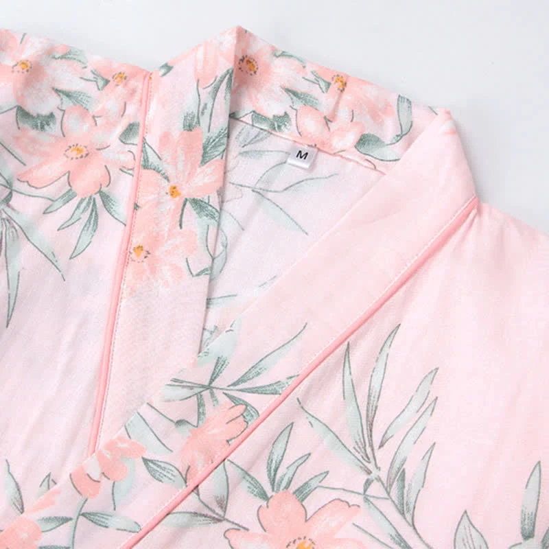 Kimono-Bademantel aus rosa Baumwollgaze mit Blumenmuster