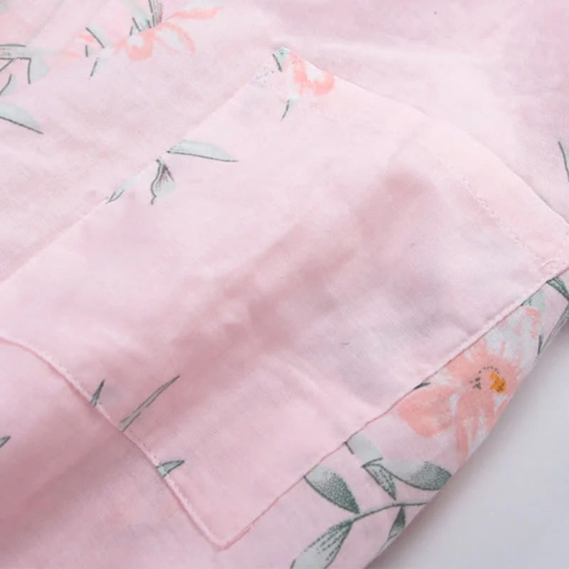 Kimono-Bademantel aus rosa Baumwollgaze mit Blumenmuster