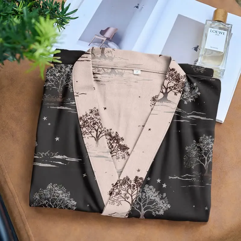 Unisex Kimono-Bademantel aus Baumwolle mit dem Muster „Charcoal Tree“