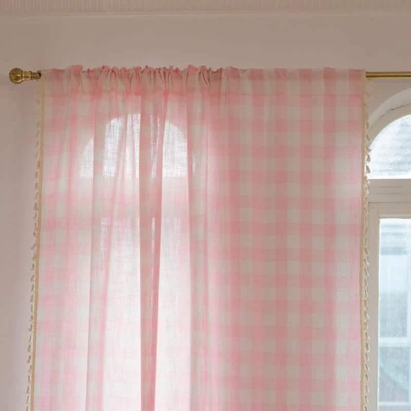 Karogardine im Landhausstil mit Quasten
