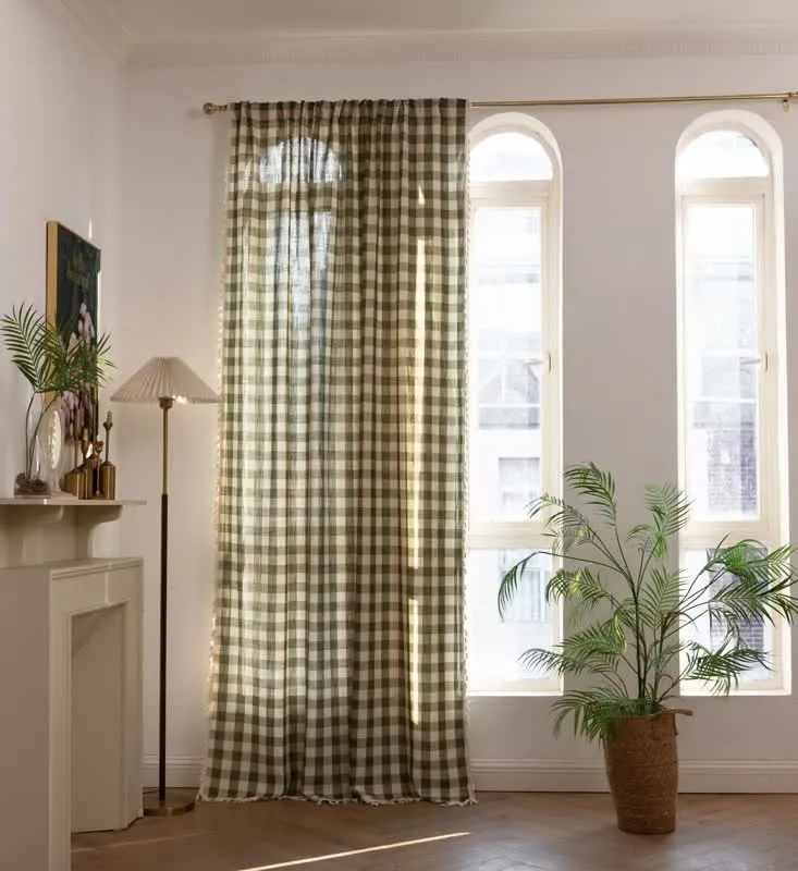 Karogardine im Landhausstil mit Quasten