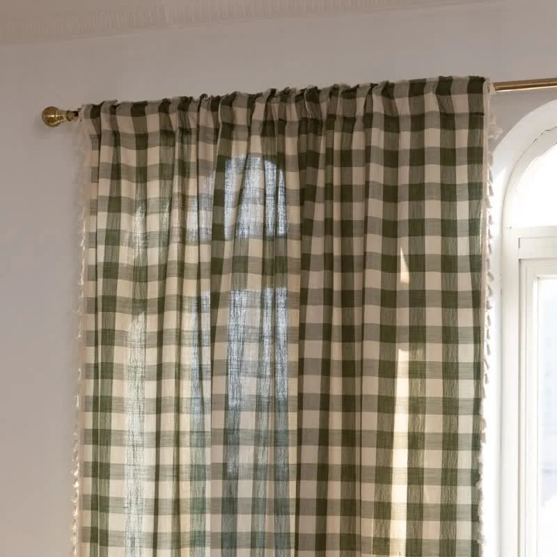 Karogardine im Landhausstil mit Quasten